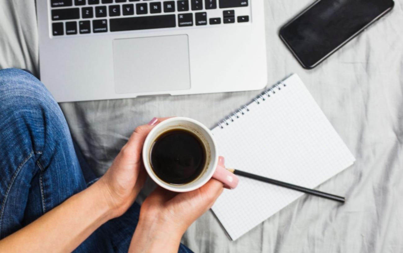 Instructor demonstrating financial planning techniques during masterclass session